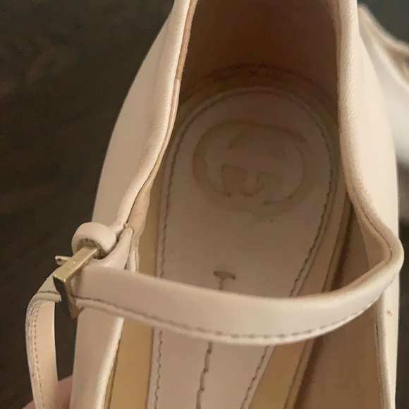 Gucci beige patent leather platform sandals - Picture 4 of 5
